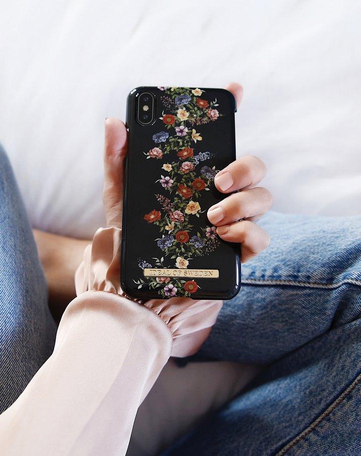 iDeal Of Sweden IDFCAW18-I1965-97 iPhone 11 Pro Max / XS Max Case – Dark Floral